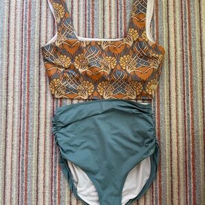 Albion Fit 2 piece- size small top, XS bottom (ran large)